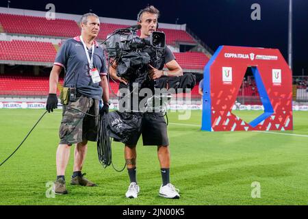 Monza, Italia. 07th ago 2022. Equipaggio TV durante AC Monza vs Frosinone Calcio, partita di calcio italiana Coppa Italia a Monza, Italia, Agosto 07 2022 Credit: Agenzia indipendente Foto/Alamy Live News Foto Stock