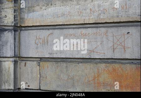 amsterdam, paesi bassi – 2022-07-25: gli scribi mistici del sangue di coenrad van beuningen (1622-1693) in un muro della sua casa ad amstel 216 -- Foto Stock