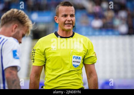 Odense, Danimarca. 07th ago 2022. L'arbitro Morten Krogh ha visto durante la partita Superliga del 3F tra Odense Boldklub e Aarhus GF al Nature Energy Park di Odense. (Photo Credit: Gonzales Photo/Alamy Live News Foto Stock