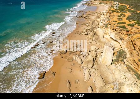 Blick über die Strandbuchten Calas de Roche, Conil de la Frontera, Costa de la Luz, Andalusia, spagnolo | Vista sulle calas de Roche baie, Conil Foto Stock