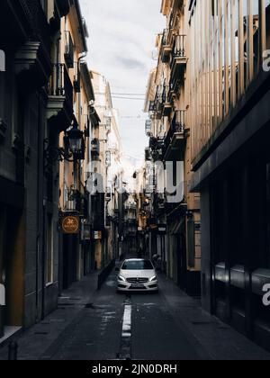 foto di una strada e di un'auto a valencia Foto Stock