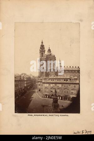 Dienzenhofer Kilian Ignaz, San Nicola a Praga (senza data): Vista con il monumento Radetzky. Foto su cartone, 20,1 x 14 cm (compresi i bordi di scansione) Dienzenhofer Kilian Ignaz : San Nicola, Prag Foto Stock