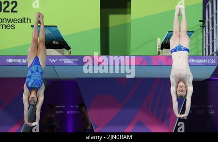 Smethwick, Regno Unito. 8th ago 2022. Grace Reid e James Heatly di Scozia gareggiano nell'evento di trampolino di lancio misto sincronizzato del 3m durante il giorno 11 dei Giochi del Commonwealth al Sandwell Aquatics Center di Smethwick. Il credito d'immagine dovrebbe leggere: Paul Terry Credit: Paul Terry Photo/Alamy Live News Foto Stock