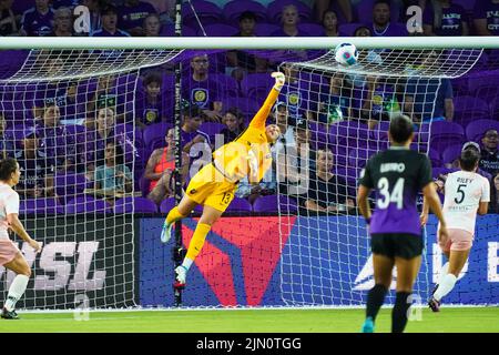 Orlando, Florida, USA, 7 agosto 2022, Angel City FC Goalkeeper Dijana Haracic #13 risparmia all'Explororia Stadium. (Photo Credit: Marty Jean-Louis) Credit: Marty Jean-Louis/Alamy Live News Foto Stock