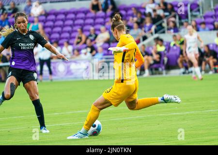 Orlando, Florida, USA, 7 agosto 2022, Il portiere dell'Angel City FC Dijana Haracic #13 fa un calcio all'Explororia Stadium. (Photo Credit: Marty Jean-Louis) Credit: Marty Jean-Louis/Alamy Live News Foto Stock