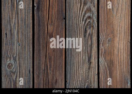Legno naturale marrone sfondo scuro, vintage, con nodi e chiodi buchi, tavole di legno, vecchio. Foto Stock