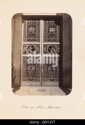 Fotografo sconosciuto, vecchio museo di Berlino (senza data): Porta d'ingresso principale in ghisa. Foto su cartone, 32,8 x 23,5 cm (compresi i bordi di scansione) Schinkel Karl Friedrich (1781-1841): Altes Museum auf der Museumsinsel, Berlino Foto Stock