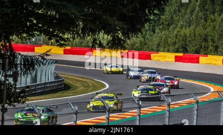 Le vetture da corsa in pista durante la Formula 1 Rolex Gran Premio del Belgio 2022 Foto Stock