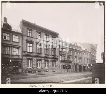 N.N., Houses Stralauer Straße 36-37, Berlin-Mitte. (Da: Julius Kohte, Alt-Berlin, edifici di Berlino e Charlottenburg, registrati nel 1907-1914) (circa 1785): Vista. Foto su carta, 25 x 29,9 cm (inclusi i bordi di scansione) N. : Wohnhäuser Stralauer Straße 36-37, Berlino-Mitte. (Aus: Julius Kohte, Alt-Berlin, Bauwerke a Berlin und Charlottenburg, aufgenommen 1907-1914) Foto Stock