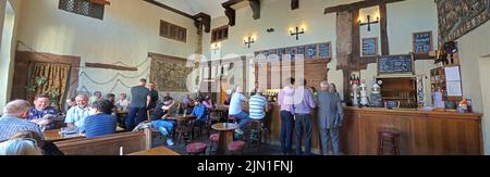 Spitting Feathers Brewery Tap panorama, 52-54 Lower Bridge Street, Chester. , Cheshire, Inghilterra, Regno Unito, CH1 1RU Foto Stock