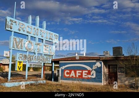 L'ex Frontier Motel and Cafe ha aperto nel 1952 nel villaggio Route 66 di Truxton, Arizona. Foto Stock