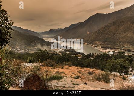 Prima curva del fiume Yangtse a circa 50 km da Ljiang Foto Stock