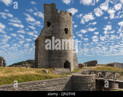 Resti della torre di accesso nord al castello di Aberystwyth, una fortezza edoardiana di grado i situata nella città balneare di Aberystwyth, Galles. Foto Stock