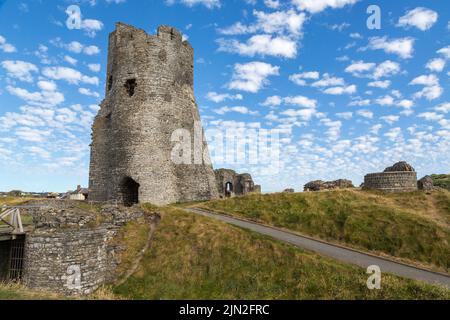 Resti della torre di accesso nord al castello di Aberystwyth, una fortezza edoardiana di grado i situata nella città balneare di Aberystwyth, Galles. Foto Stock