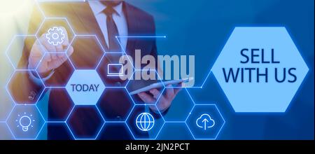 Didascalia testo Presentazione Vendita con noi. Internet Concept piattaforma di vendita online in cerca di venditore Commercio elettronico businessman Holding Tablet e. Foto Stock