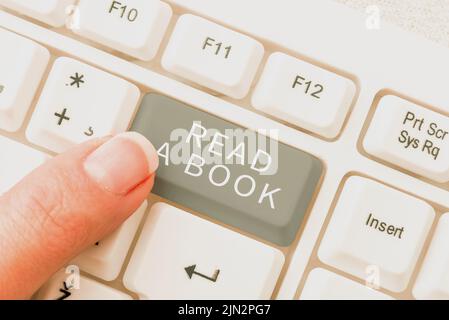 Visualizzazione concettuale lettura di un libro. Concetto significato Godetevi la letteratura attività tradizionale imparare cose nuove -48720 Foto Stock