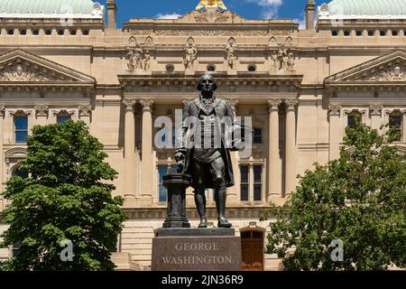 Indianapolis, Indiana, USA - 29th 2022 Luglio - il monumento di George Washington fuori dalla Indianapolis capitol Statehouse. Foto Stock