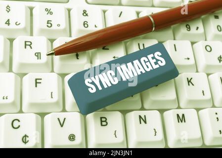 Testo che mostra le immagini di sincronizzazione inspirazione. Parola scritta su come rendere le foto identiche in tutti i dispositivi accessibili ovunque -48976 Foto Stock