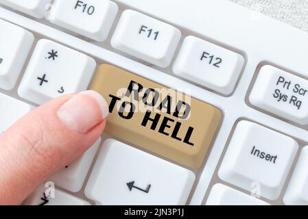 Visualizzazione concettuale Road to Hell. Parola per passaggio estremamente pericoloso Dark Ri viaggio non sicuro -48586 Foto Stock