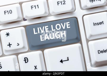 Segno che mostra Live Love ridere. Foto concettuale essere ispirato positivo godere le vostre giornate ridendo buon umore -48672 Foto Stock