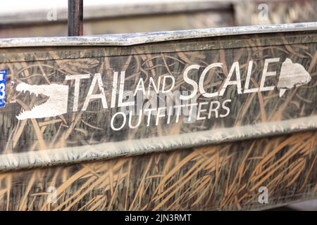 Tail and Scale Outfitters, specializzato in spedizioni di caccia agli alligatori a Bowman, South Carolina. La caccia agli alligatori nel South Carolina è limitata dalla lotteria e da una stagione di quattro settimane una volta all'anno. Foto Stock