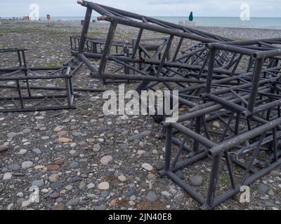 Telaio smontato di un palco stradale. Disassemblata struttura in ferro Stage designer per concerti. Costruzioni metalliche. Rottami metallici. Un mazzo di ferro. Inst Foto Stock