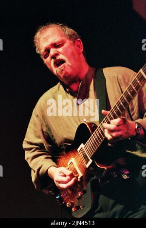 John Abercrombie, John Laird Abercrombie, nato il 16 dicembre 1944 Port Chester, New York, U.S.defunto il 22 agosto 2017 Cortlandt Manor, New York, Jazz, Jazz Fusion, Free jazz, musicista, compositore, strumento(i) chitarra, anni attivi 1969–2017,ECM, John Laird Abercrombie John Laird Abercrombie (16 dicembre 1944 – 22 agosto 2017) è stato un Foto Stock