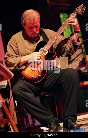 John Abercrombie, John Laird Abercrombie, nato il 16 dicembre 1944 Port Chester, New York, U.S.defunto il 22 agosto 2017 Cortlandt Manor, New York, Jazz, Jazz Fusion, Free jazz, musicista, compositore, strumento(i) chitarra, anni attivi 1969–2017,ECM, John Laird Abercrombie John Laird Abercrombie (16 dicembre 1944 – 22 agosto 2017) è stato un Foto Stock