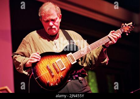 John Abercrombie, John Laird Abercrombie, nato il 16 dicembre 1944 Port Chester, New York, U.S.defunto il 22 agosto 2017 Cortlandt Manor, New York, Jazz, Jazz Fusion, Free jazz, musicista, compositore, strumento(i) chitarra, anni attivi 1969–2017,ECM, John Laird Abercrombie John Laird Abercrombie (16 dicembre 1944 – 22 agosto 2017) è stato un Foto Stock