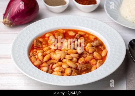 Cibi turchi; fagioli secchi, fagioli con carne macinata (kuru fasulye) Foto Stock