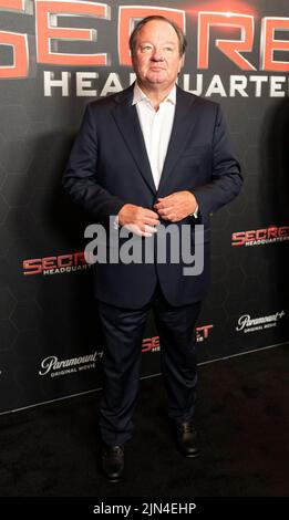 New York, NY - 8 agosto 2022: Il CEO di Paramount Bob Bakish partecipa alla prima del film Paramount+ Secret Headquarters al Signature Theatre Foto Stock