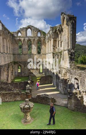 Navata centrale, rovine dell'Abbazia di Rievaulx Foto Stock