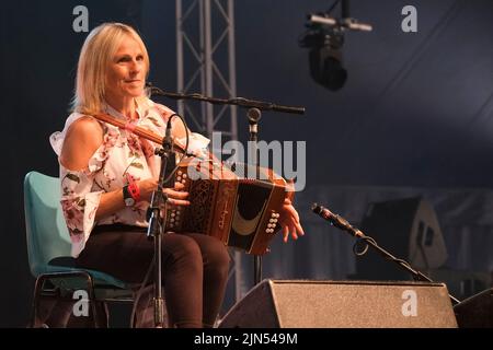 Sharon Shannon si esibisce al Wickham Festival, Hampshire, Regno Unito. Agosto 7, 2022 Foto Stock