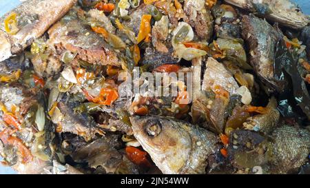 milkfish o ikan bandeng cucina con gusto piccante Foto Stock