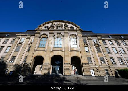 09 agosto 2022, Renania settentrionale-Vestfalia, Mönchengladbach: Vista esterna del tribunale distrettuale di Mönchengladbach. Foto: Roberto Pfeil/dpa Foto Stock