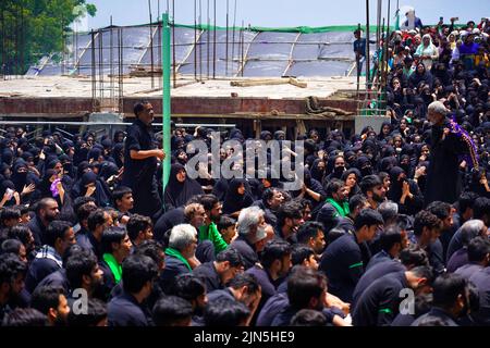Ajmer, India, 09 agosto 2022. I musulmani osservano i lamenti musulmani sciiti che si flagellano durante una processione il decimo giorno di Muharram che segna il giorno di Ashura ad Ajmer, India, il 09 agosto 2022. Foto di ABACAPRESS.COM Foto Stock