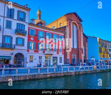 MILANO, ITALIA - 9 APRILE 2022: Chiesa di Santa Maria delle grazie al Naviglio sulla riva del Naviglio Grande, il 9 aprile a Milano Foto Stock