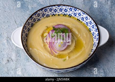 Piatti tradizionali turchi con olio d'oliva, antipasti; purea di fagiolini o pasta di fagiolini. (Nome turco; Fava) Fava alimentare turco Foto Stock