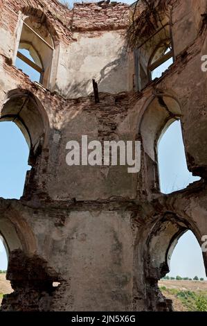 La torre in rovina del Castello di Chervonohorod in Ucraina Foto Stock