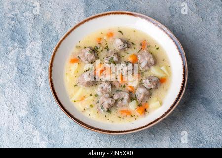 Zuppa condita con polpette e verdure. Nome turco; sulu kofte, eksili kofte, terbiyeli kofte) Foto Stock