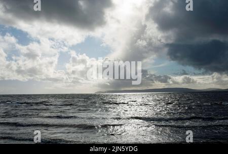 Drumadoon Bay si affaccia sul Kilbrannan Sound a Balckwaterfoot l'isola di Arran Nord Ayrshire Scozia Foto Stock