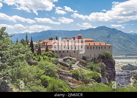 La vista al Monastero Santo di Santo Stefano, Meteora, Grecia Foto Stock