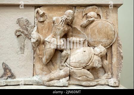 Particolare del frontone, Museo Archeologico di Delfi, Grecia Foto Stock