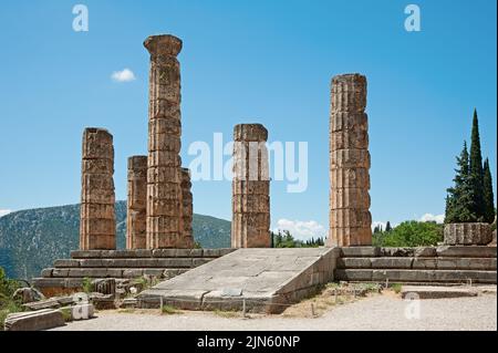 Cinque colonne in piedi del Tempio di Apollo a Delfi, Grecia Foto Stock