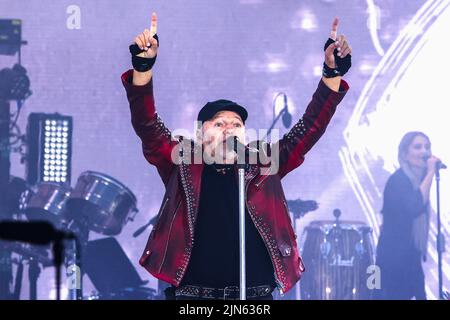 Milano, Italia. 24th maggio 2022. Vasco Rossi si esibisce dal vivo sul palco a Ippodromo la Maura, Milano. (Foto di Mairo Cinquetti/SOPA Images/Sipa USA) Credit: Sipa USA/Alamy Live News Foto Stock