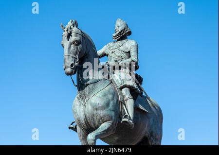 Scultura equestre di Don Felipe III in Plaza Mayor Foto Stock