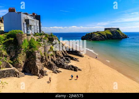 St Catherine's Island e Fort e la spiaggia protetta del castello a Tenby, Pembrokeshire, Galles, Regno Unito Foto Stock