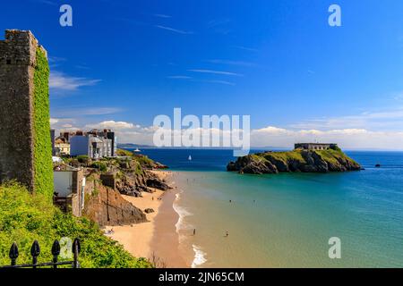St Catherine's Island e Fort e la spiaggia protetta del castello a Tenby, Pembrokeshire, Galles, Regno Unito Foto Stock