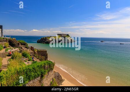 St Catherine's Island e Fort e la spiaggia protetta del castello a Tenby, Pembrokeshire, Galles, Regno Unito Foto Stock