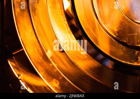 Lente Fresnel, sfondo ottico astratto. Si tratta di un tipo di lente compatta composita sviluppata dal fisico francese Augustin-Jean Fresnel per noi Foto Stock